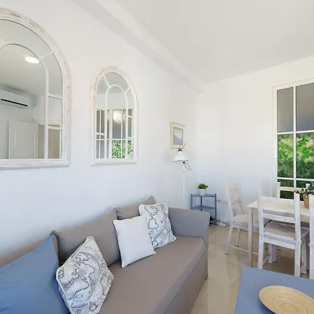 Maisuit Center Apartment *